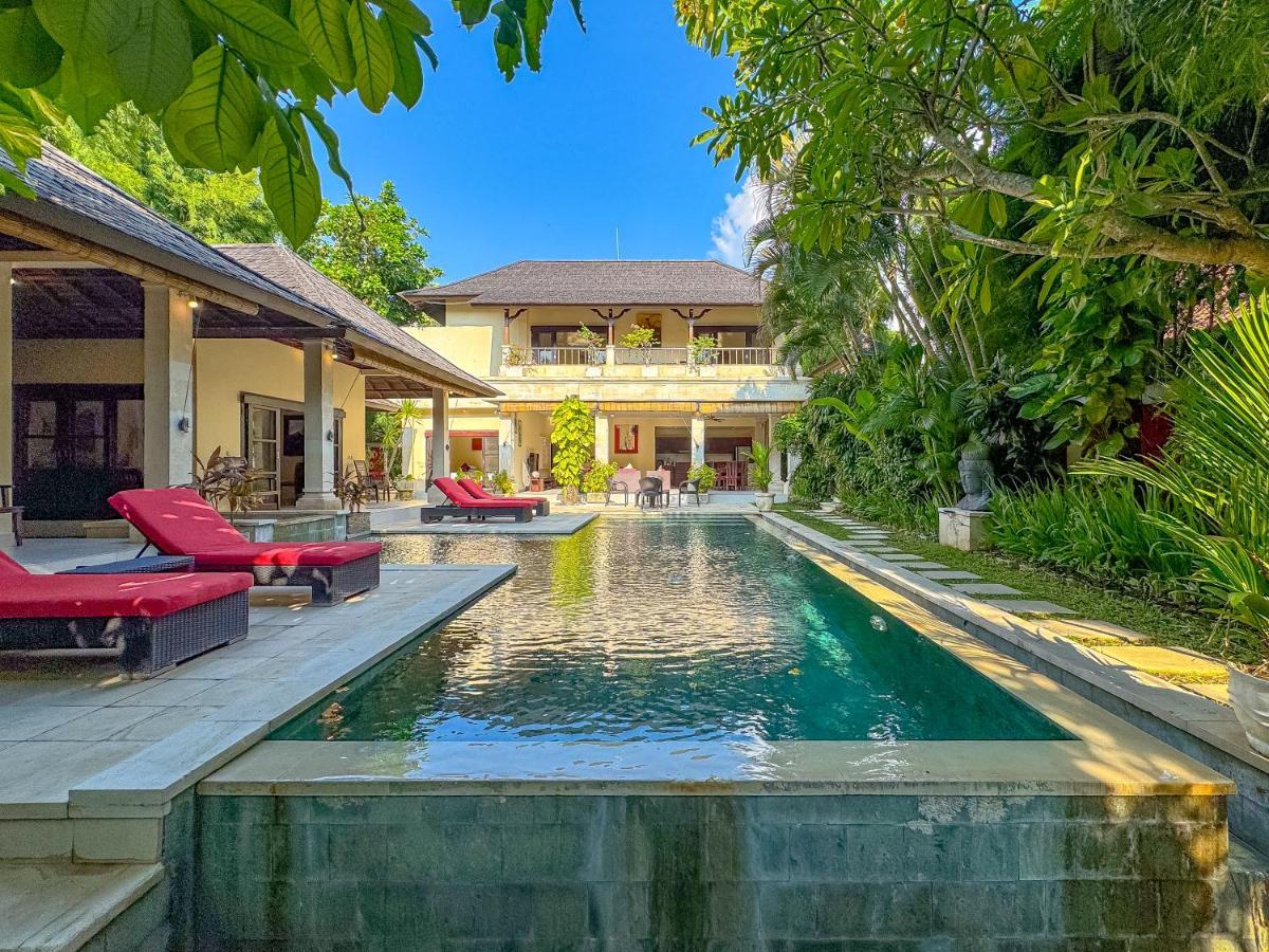 Villa Bugis Abimanyu Seminyak エクステリア 写真