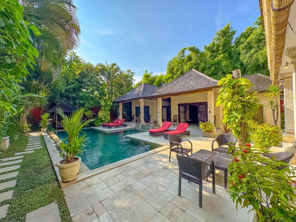 Villa Bugis Abimanyu Seminyak エクステリア 写真