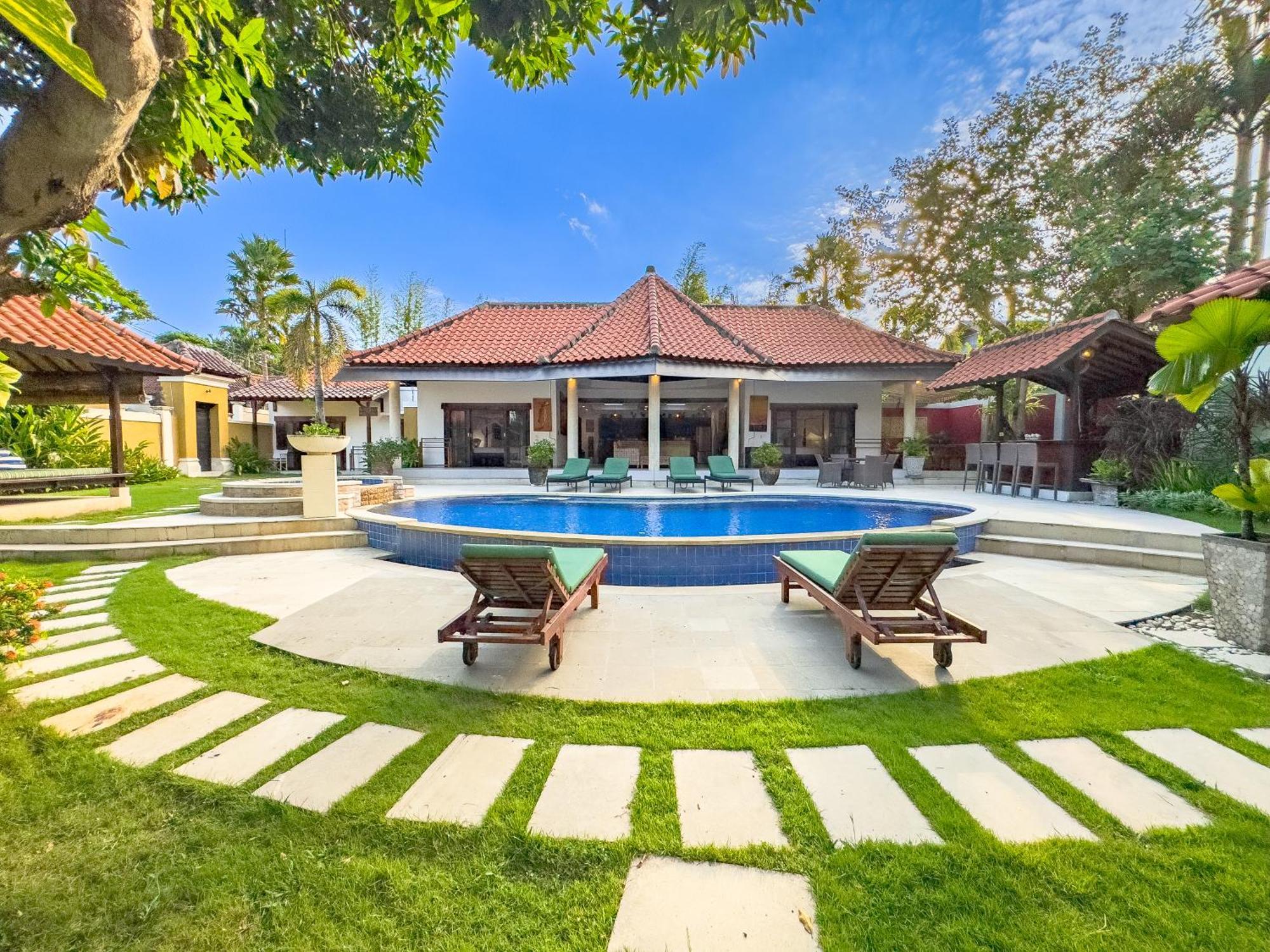 Villa Bugis Abimanyu Seminyak エクステリア 写真