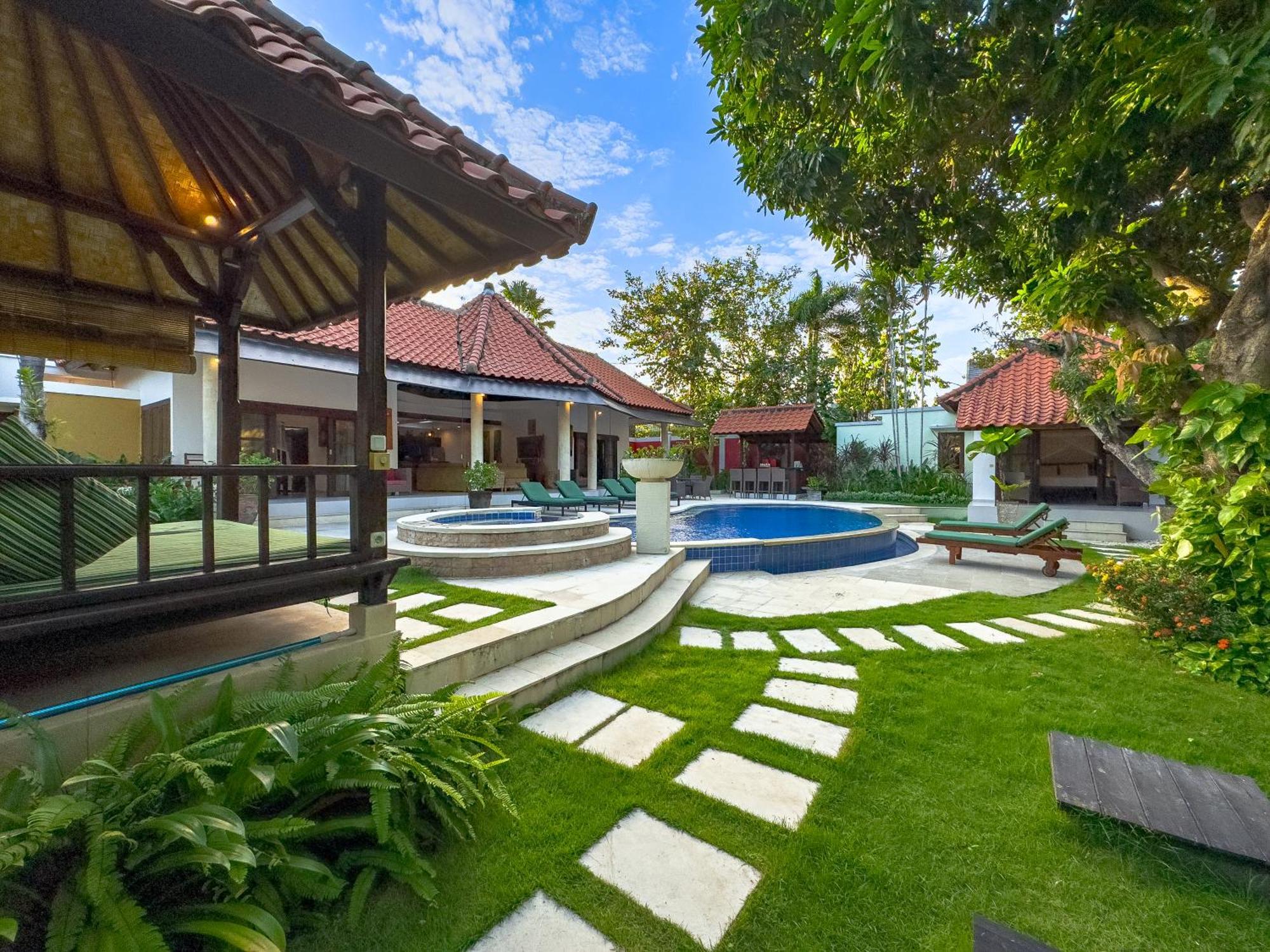 Villa Bugis Abimanyu Seminyak 部屋 写真