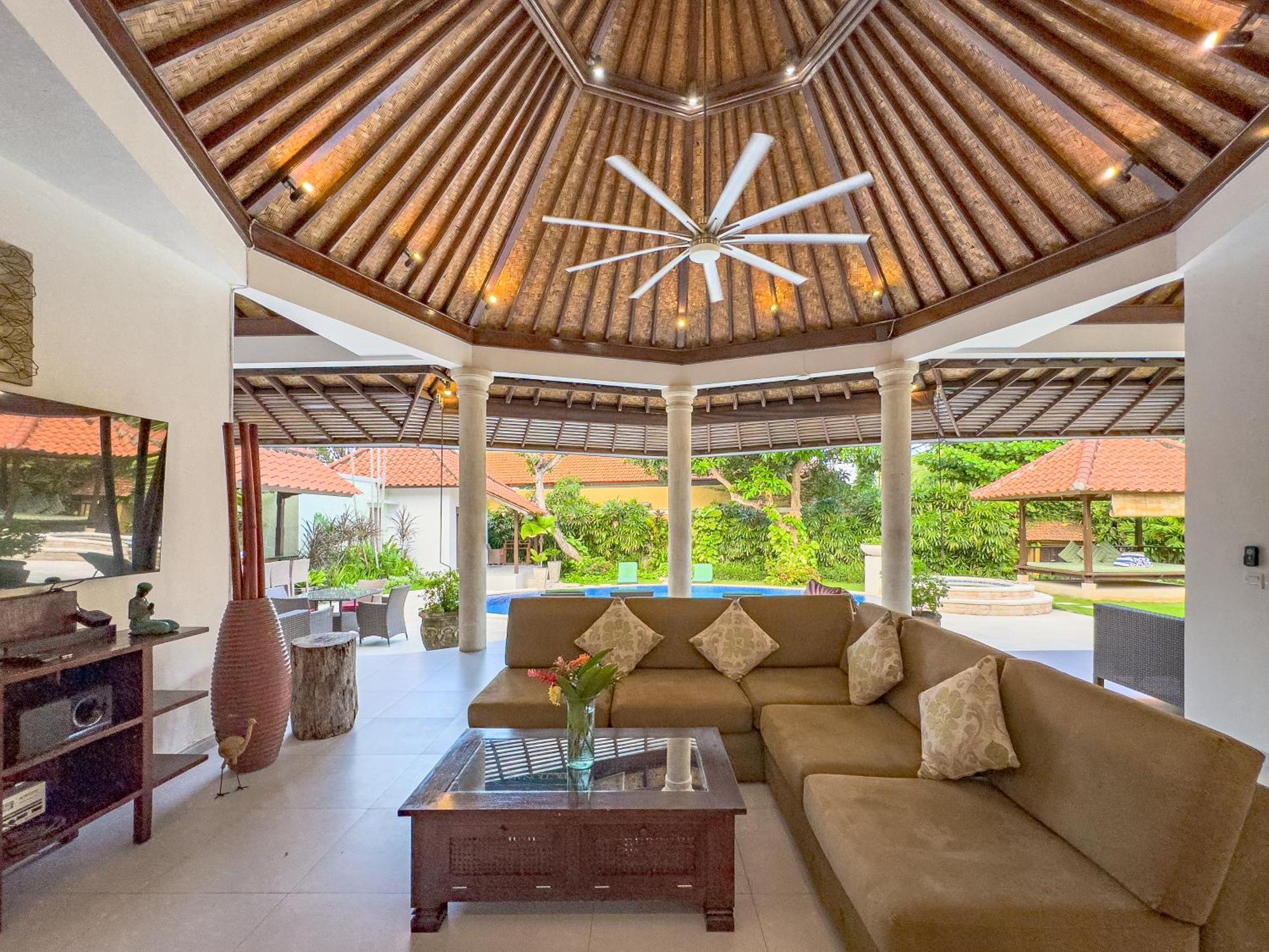 Villa Bugis Abimanyu Seminyak 部屋 写真